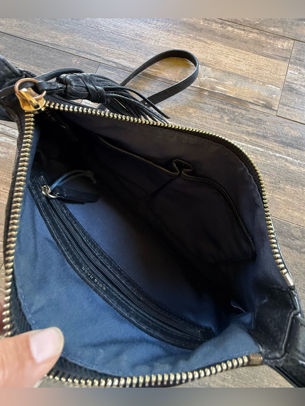Cole Haan Black Leather Crossbody Shoulder bag w zipper and tassel - Picture 4 of 12